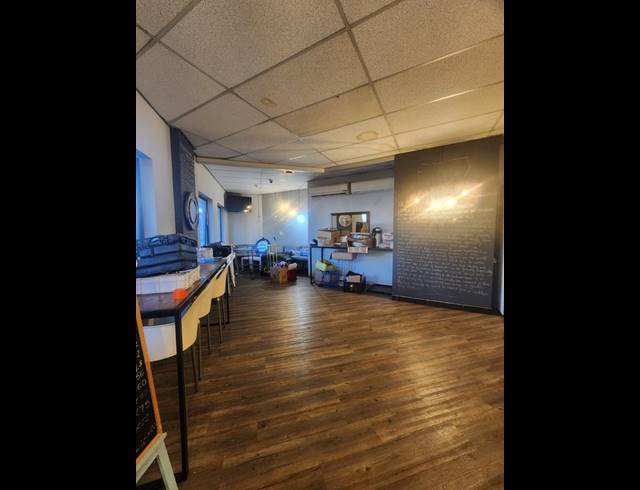 BUSINESS PROPERTY TO RENT IN WOODMEAD